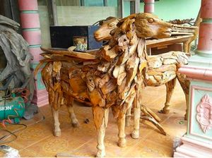 Milenial Ini Raup Rp 40 Juta/Bulan dari Bisnis Kerajinan Akar Jati Milenial Ini Raup Rp 40 Juta/Bulan dari Bisnis Kerajinan Akar Jati