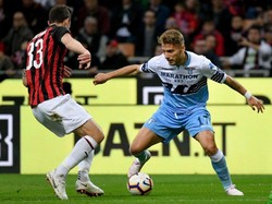 Immobile kembali menebar ancaman kepada Milan pada semenit sebelum waktu normal berakhir. Diawali dari kesalahan Timoue Bakayoko, Immobile menusul pertahanan Milan tapi penyelesaiannya bisa diselamatkan di tiang jauh. Pertandingan pun berakhir dengan skor 1-0 kemenangan untuk Lazio. Marco Rosi/Getty Images.