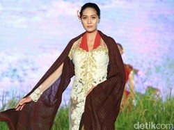 Ratusan Kebaya Karya Siswi SMK hingga Desainer Dipamerkan di Festival Kebaya