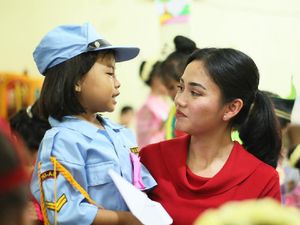 Saat Pramugari Lion Air Beraksi di Hadapan Anak-anak Saat Pramugari Lion Air Beraksi di Hadapan Anak-anak