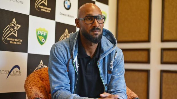 Anelka melakukan selebrasi gol kontroversial saat bermain untuk West Brom.