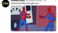 MU dan Arsenal saling tunjuk sebagai tim yang layak dicaci musim ini. Siapa yang pantas? (Foto: Twitter @FootballFunnys)