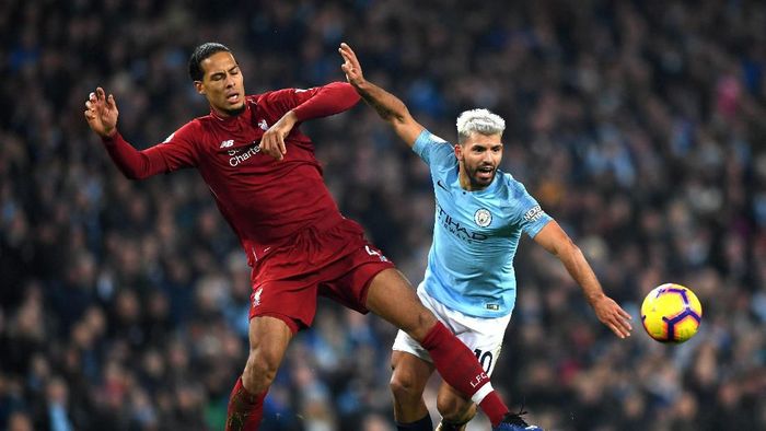 Liverpool dan Mancheter City terlibat saling gusur dari puncak klasemen Liga Inggris musim ini (Shaun Botterill/Getty Images)