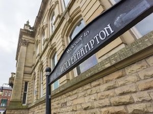 Wolverhampton: Mantap Klubnya, Indah Kotanya