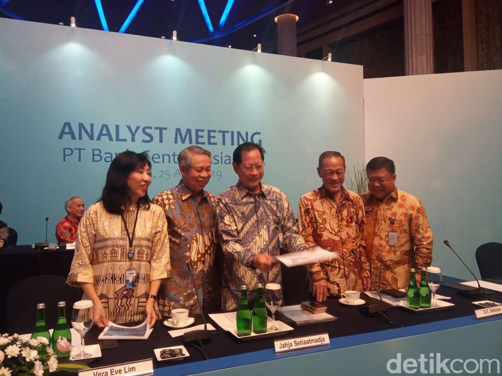 BCA Kantongi Laba Rp 6,1 Triliun dalam 3 Bulan BCA Kantongi Laba Rp 6,1 Triliun dalam 3 Bulan