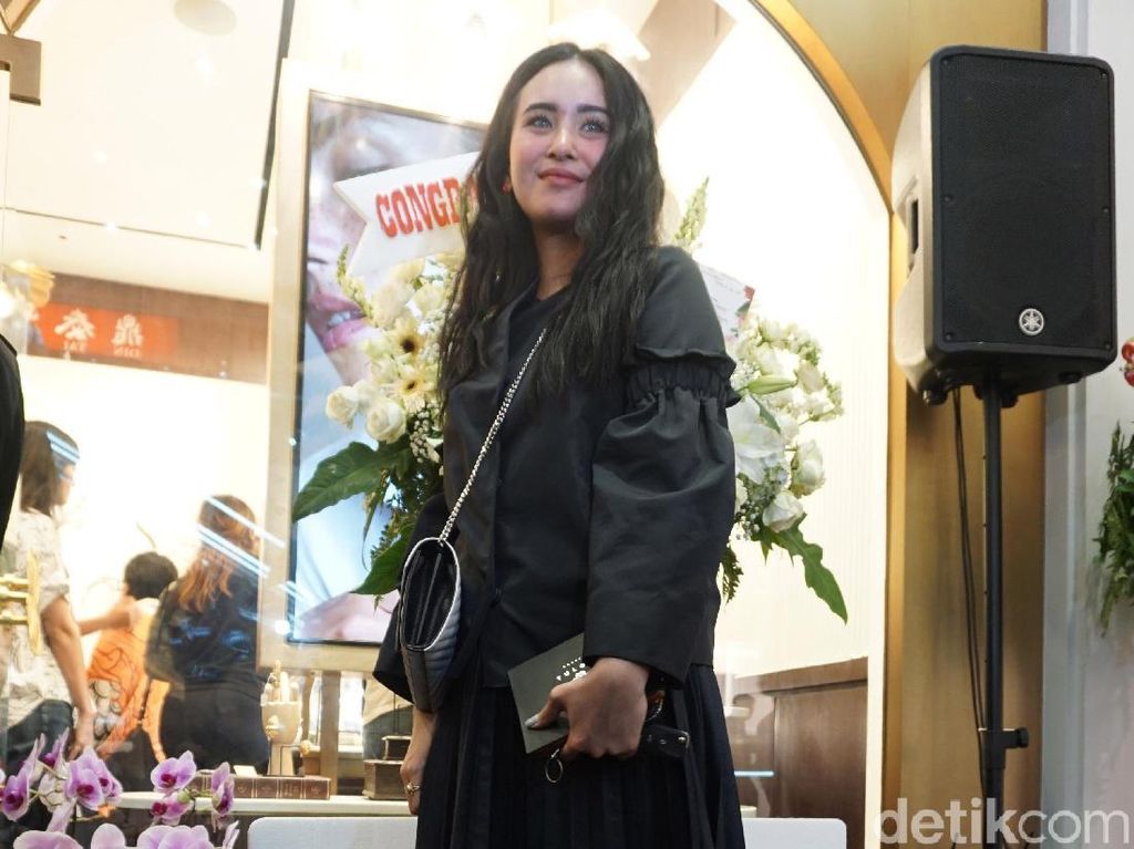 Cinta Ayushita Pada Perhiasan Etnik Sarat Filosofi Cinta Ayushita Pada Perhiasan Etnik Sarat Filosofi