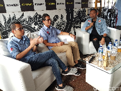 Sandiaga Tinjau Relawan yang Kawal C1 di Tangerang Selatan