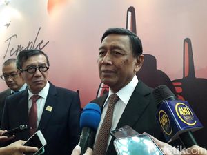 Wiranto Minta Kasus Pembakaran Surat Suara Diselesaikan Penegak Hukum Wiranto Minta Kasus Pembakaran Surat Suara Diselesaikan Penegak Hukum