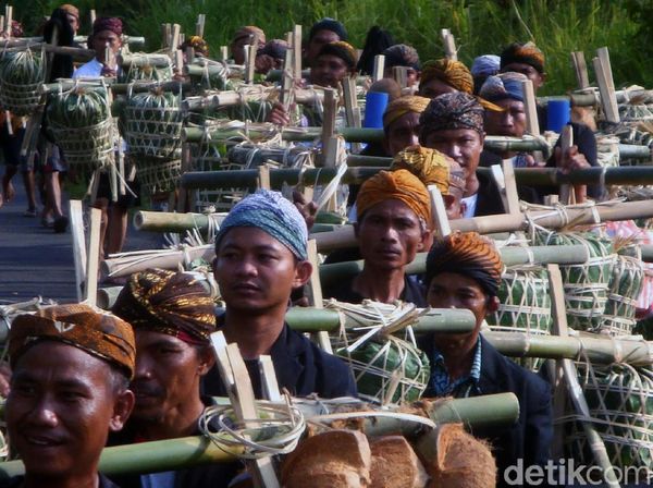 Laku Lampah Masyarakat Adat Bonokeling Sambut Bulan Ramadan