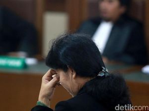 Video: Tangis Hakim Merry Purba Dituntut 9 Tahun di Kasus Suap