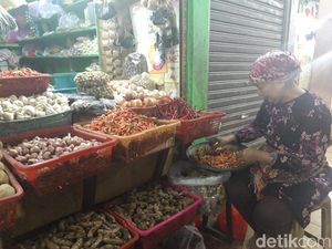 Jelang Puasa, Harga Bawang Putih di Pasar Wonokromo Naik 100 Persen