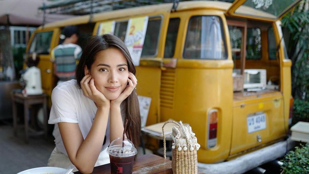 Suka Icip-icip Makanan, Begini 10 Gaya Urassaya Sperbund Kalau Lagi Kulineran Suka Icip-icip Makanan, Begini 10 Gaya Urassaya Sperbund Kalau Lagi Kulineran