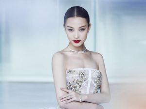 Ini Ni Ni, Artis Wanita Tercantik di Asia yang Wajahnya Sebening Kristal Ini Ni Ni, Artis Wanita Tercantik di Asia yang Wajahnya Sebening Kristal