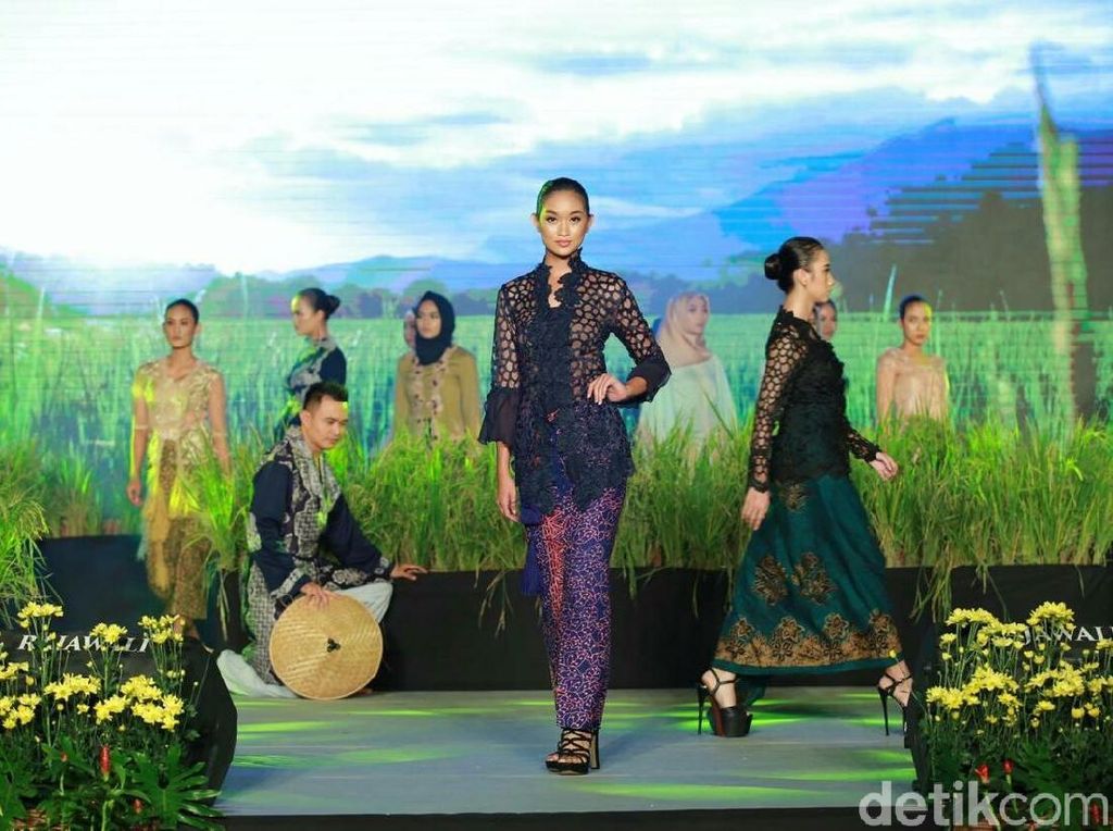 Banyuwangi Tumbuhkan Bibit Desainer Muda dengan Festival Kebaya Banyuwangi Tumbuhkan Bibit Desainer Muda dengan Festival Kebaya