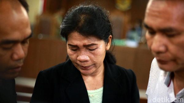 Hakim Merry Purba Tertunduk Lesu Dituntut 9 Tahun Penjara