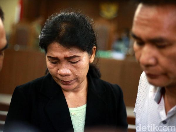 Hakim Merry Purba Tertunduk Lesu Dituntut 9 Tahun Penjara