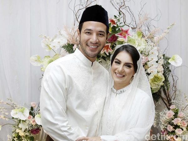 OTW Nikah! Senyum Bahagia Ammar Zoni dan Irish Bella