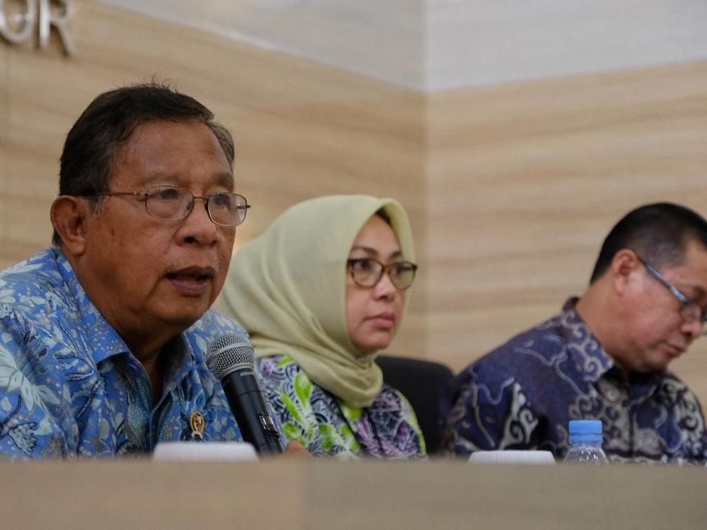 Darmin Minta Pemerintah Daerah Perhatikan Izin Online Darmin Minta Pemerintah Daerah Perhatikan Izin Online
