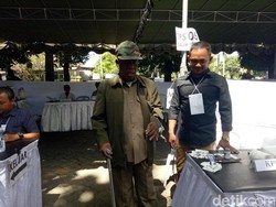 Kakek 79 Tahun di Denpasar Protes Harus Nyoblos Presiden 2 Kali