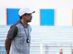 Alex dan Amevor Cepat Klop, Aji Santoso Pede Menatap Liga 1 2019