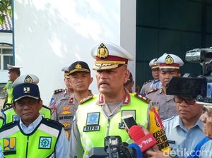 Kakorlantas Ingatkan Pengendara Isi Bahan Bakar, Jangan Berhenti di Bahu Jalan Kakorlantas Ingatkan Pengendara Isi Bahan Bakar, Jangan Berhenti di Bahu Jalan