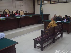 Bupati Malang Nonaktif Rendra Kresna Dituntut 8 Tahun Penjara Bupati Malang Nonaktif Rendra Kresna Dituntut 8 Tahun Penjara