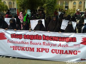 Minta KPU Adil, Massa di Lhokseumawe Aceh Gelar Aksi Damai Minta KPU Adil, Massa di Lhokseumawe Aceh Gelar Aksi Damai
