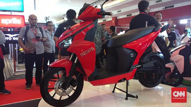 Gesits Technologies Indo (GTI) resmi meluncurkan skuter matik lokal berbasis listrik melalui ajang Indonesia International Motor Show (IIMS) 2019.