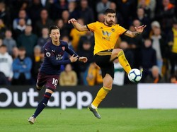 Di babak kedua, Wolves kembali mendapat peluang untuk merobek gawang Arsenal. Namun tendangan Jimenez masih melebar ke sisi tiang jauh gawang Leno. Eddie Keogh/Reuters.
