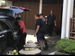 Rumah Bupati Solok Selatan Diacak-Acak KPK, 2 Koper Diangkut