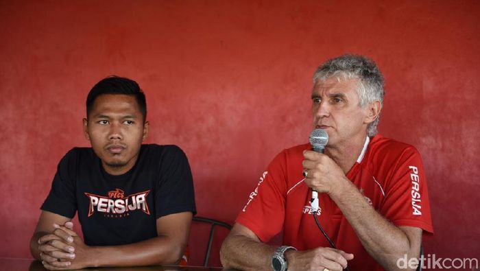 Ivan Kolev tak banyak melakukan persiapan jelang laga kontra Bali United di Piala Indonesia (Amalia Dwi Septi/detikSport) Ivan Kolev tak banyak melakukan persiapan jelang laga kontra Bali United di Piala Indonesia (Amalia Dwi Septi/detikSport)