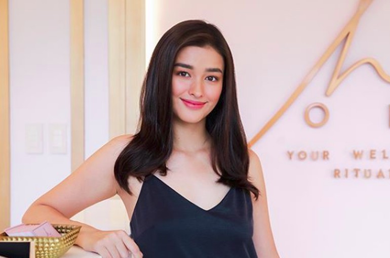 Artis asal Filipina Liza Soberano kerap terpilih menjadi wanita tercantik di dunia. Kali ini ia berada di urutan ketiga sebagai wanita tercantik dunia menurut Top Beauty World.  Foto: (lizasoberano/Instagram)