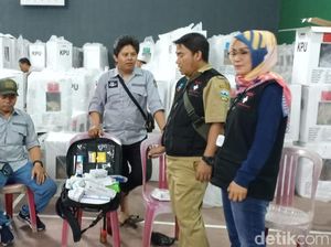 Tim Medis Kawal Area Rapat Pleno di Garut