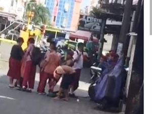 Anak SD di Makassar Coret-coret Baju Seragam Usai USBN
