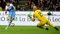 Masuk ke babak kedua, Lazio membuka keunggulan melalui sepakan Corea dan membuat Lazio unggul 1-0 dari Milan. Marco Rosi/Getty Images.