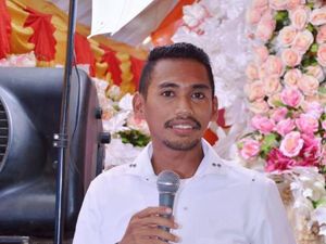 Kalahkan Ketua DPC PD, Tukang Galon di Muna Barat Lolos Jadi Anggota DPRD