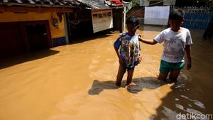 Banjir Menggenang Kelurahan Balekambang Jaktim