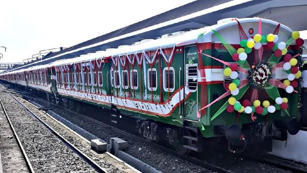 Meriahnya Peluncuran Kereta Made in Madiun di Bangladesh