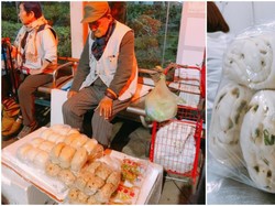 Kakek 105 Tahun Ini Jual Mantou Demi Biayai Pengobatan Anaknya