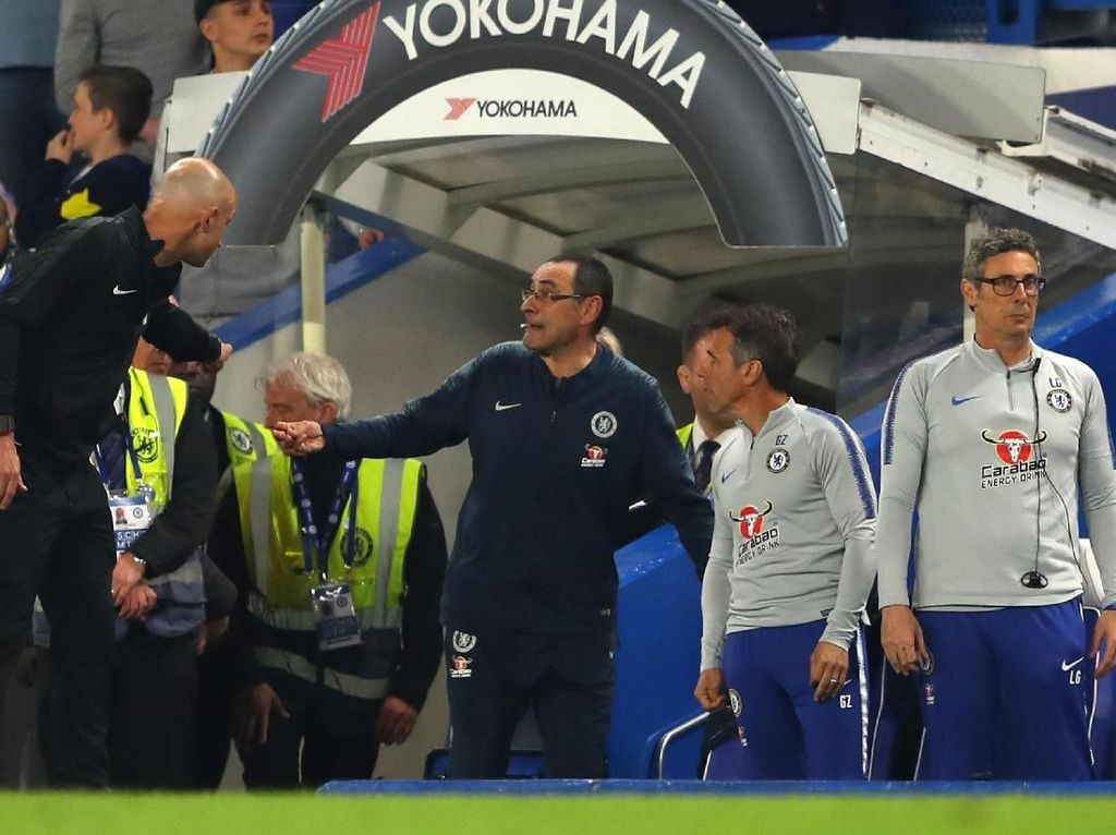 Ribut-ribut Lawan Burnley, Sarri Didenda FA Rp 146 Juta Ribut-ribut Lawan Burnley, Sarri Didenda FA Rp 146 Juta