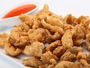 Gurih Renyah Olahan Kulit Ayam