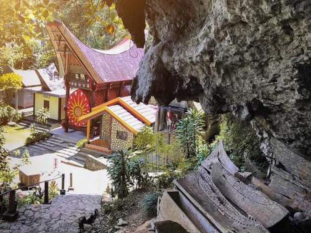 Menyibak Daya Tarik Tana Toraja Menyibak Daya Tarik Tana Toraja