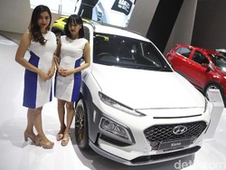 Deretan Para Bidadari yang Bikin Gagal Fokus di IIMS 2019