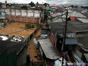 Hingga Sore Hari, Rawajati Kalibata Masih Terendam Hingga Sore Hari, Rawajati Kalibata Masih Terendam