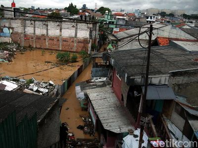 Hingga Sore Hari, Rawajati Kalibata Masih Terendam
