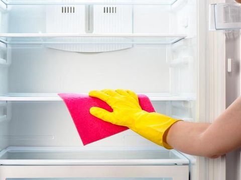 Cara Menghilangkan Bau Kulkas dengan Menata Ulang Makanan