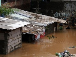 Banjir di Jakarta: 2 Orang Meninggal dan 2.258 Jiwa Mengungsi