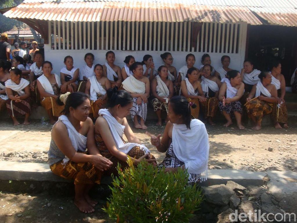 Tradisi Unggahan di Makam Bonokeling, Dipercaya Berusia Ratusan Tahun Tradisi Unggahan di Makam Bonokeling, Dipercaya Berusia Ratusan Tahun
