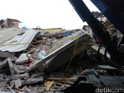 Rumah Roboh di Tanah Tinggi Tak Berizin, Polisi Telusuri Pemiliknya