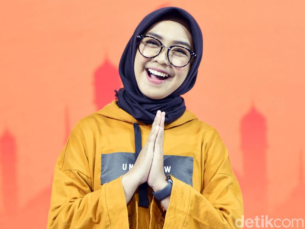 Mau Lihat Tulisan Tangan Ria Ricis? Mau Lihat Tulisan Tangan Ria Ricis?